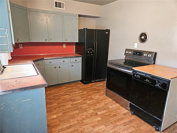 4th image of 1419 W College Ter