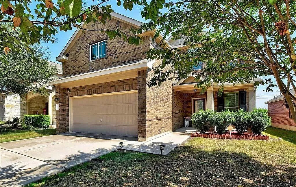 4 bed, 2.5 bath, 1901 sqft, $2,295 — Photo 1