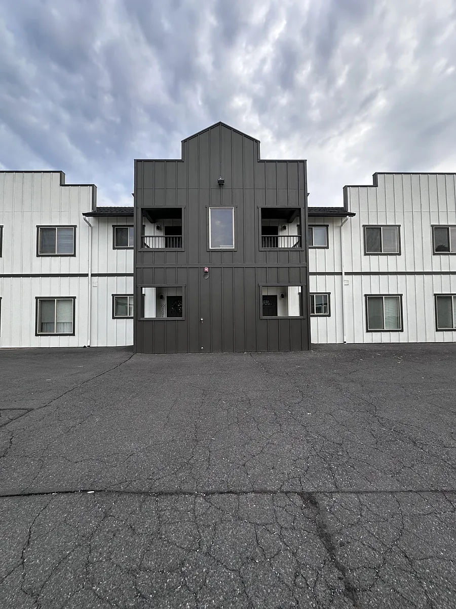 Building Photo - 114 W Adams Ave #19
