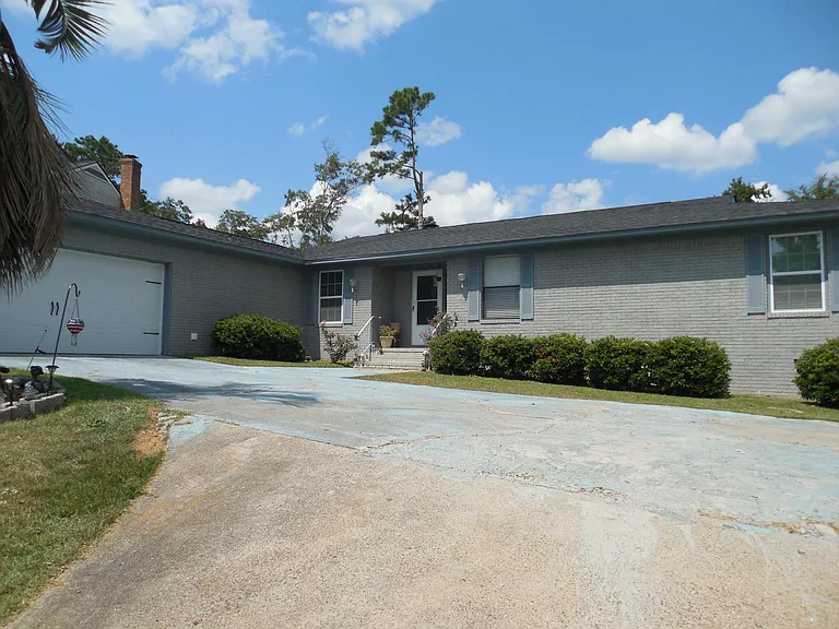 107 Springlakes Cir — Photo 1