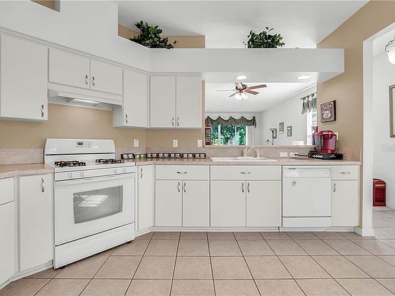 5th image of 20615 Queen Alexandra Dr