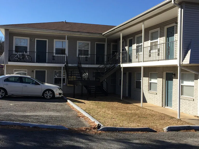 1002 W Hughes St #1 — Photo 1