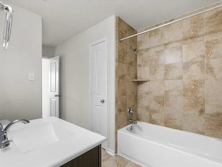 2246 Oakleaf Trail Ln — Photo 36