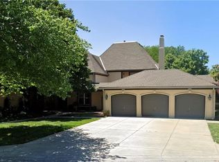 10804 Glenwood St, Overland Park, KS 66211