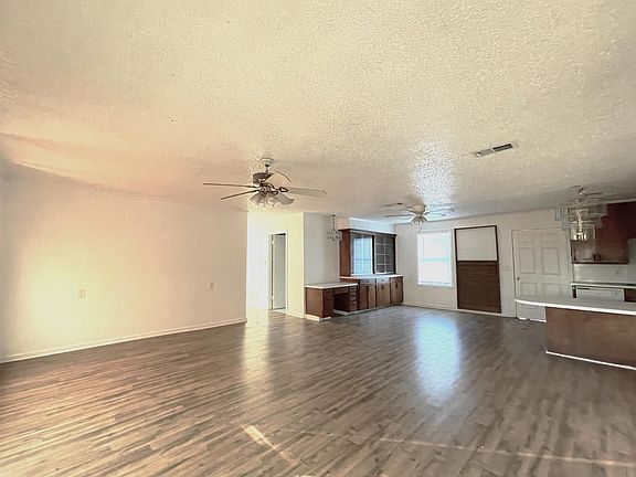 3rd image of 314 Redwater Blvd W