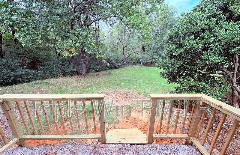 3 bed, 2.0 bath, $1,350 — Photo 3