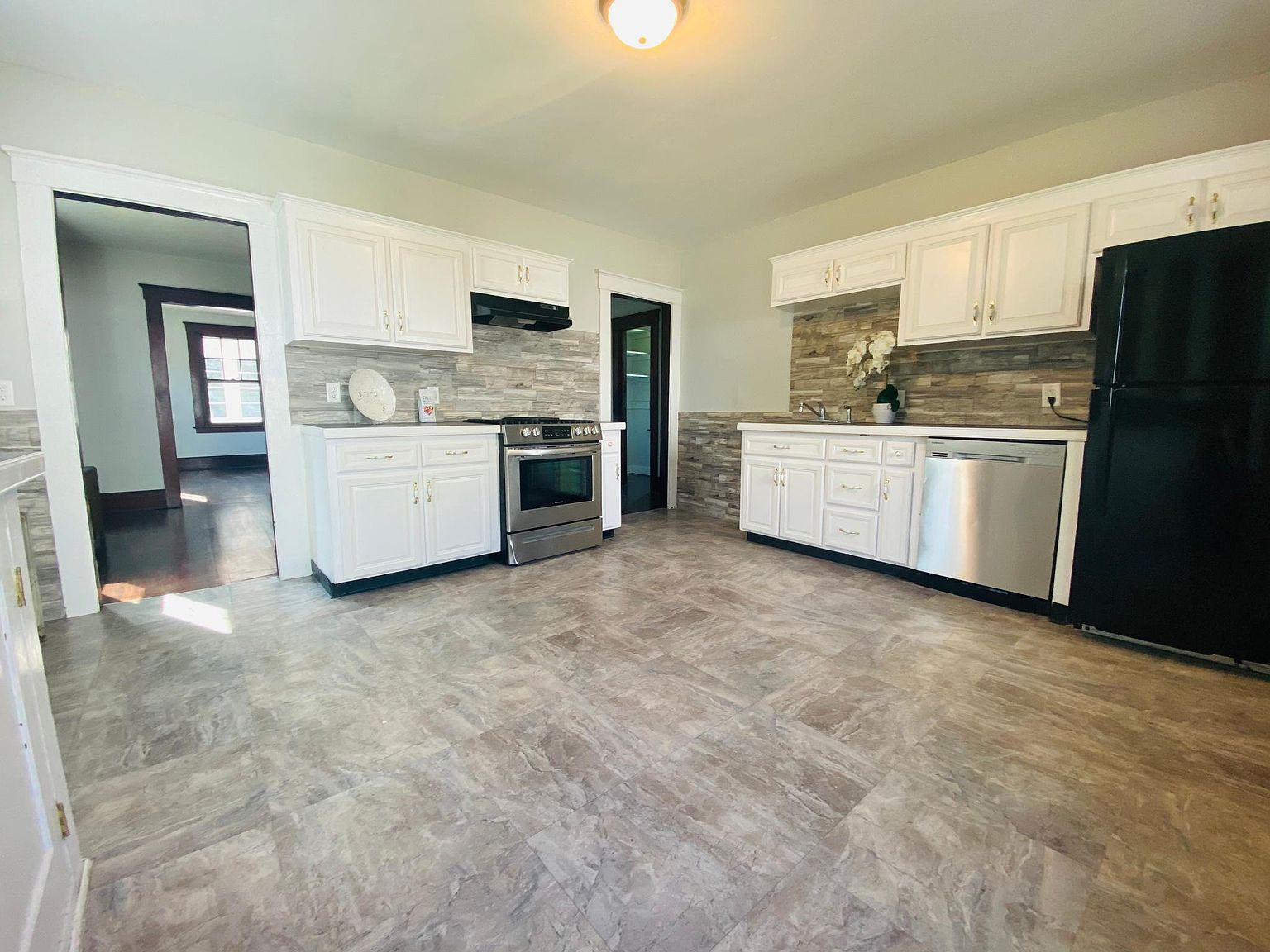 18 Woodhouse Ave, Wallingford, CT 06492 Zillow