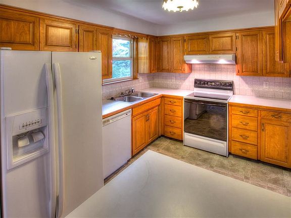 5th image of 14422 E 16th Ave