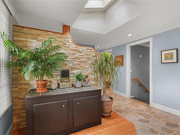 3rd image of 54 West St