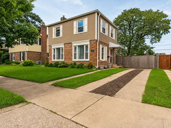 744 Manchester Ave, Westchester, IL 60154