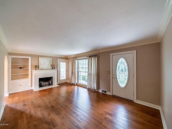 4th image of 2027 Winston Ave