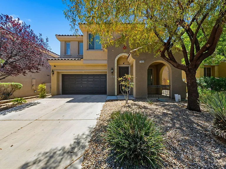11825 Amistoso Ln — Photo 2