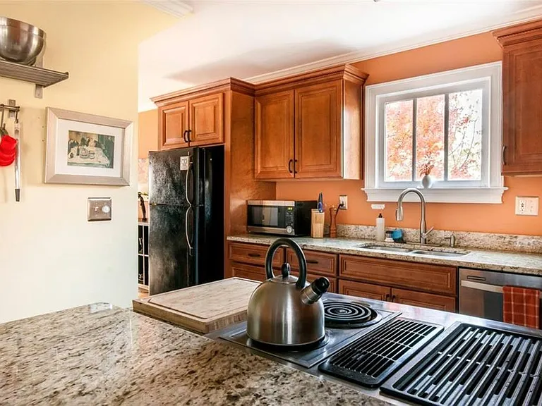 20 Hilliard St NE — Photo 11