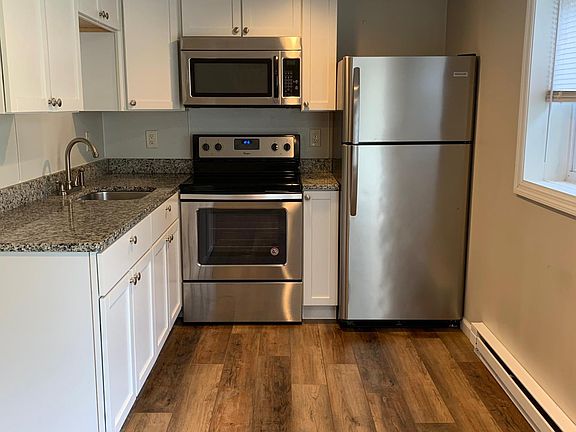 Kitchen has granite counters and stainless steel appliances.