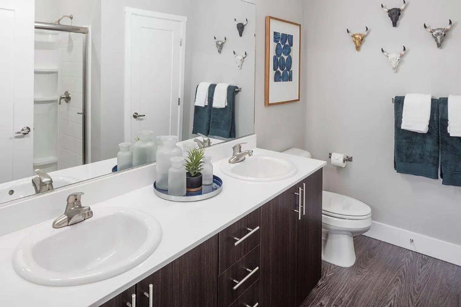 1 bed, 1.0 bath, 742 sqft, $4,317 — Photo 4