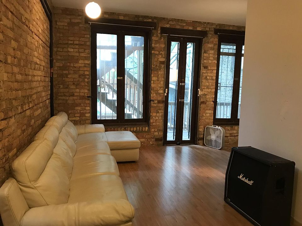 2nd image of 1533 N Wells St APT 1E