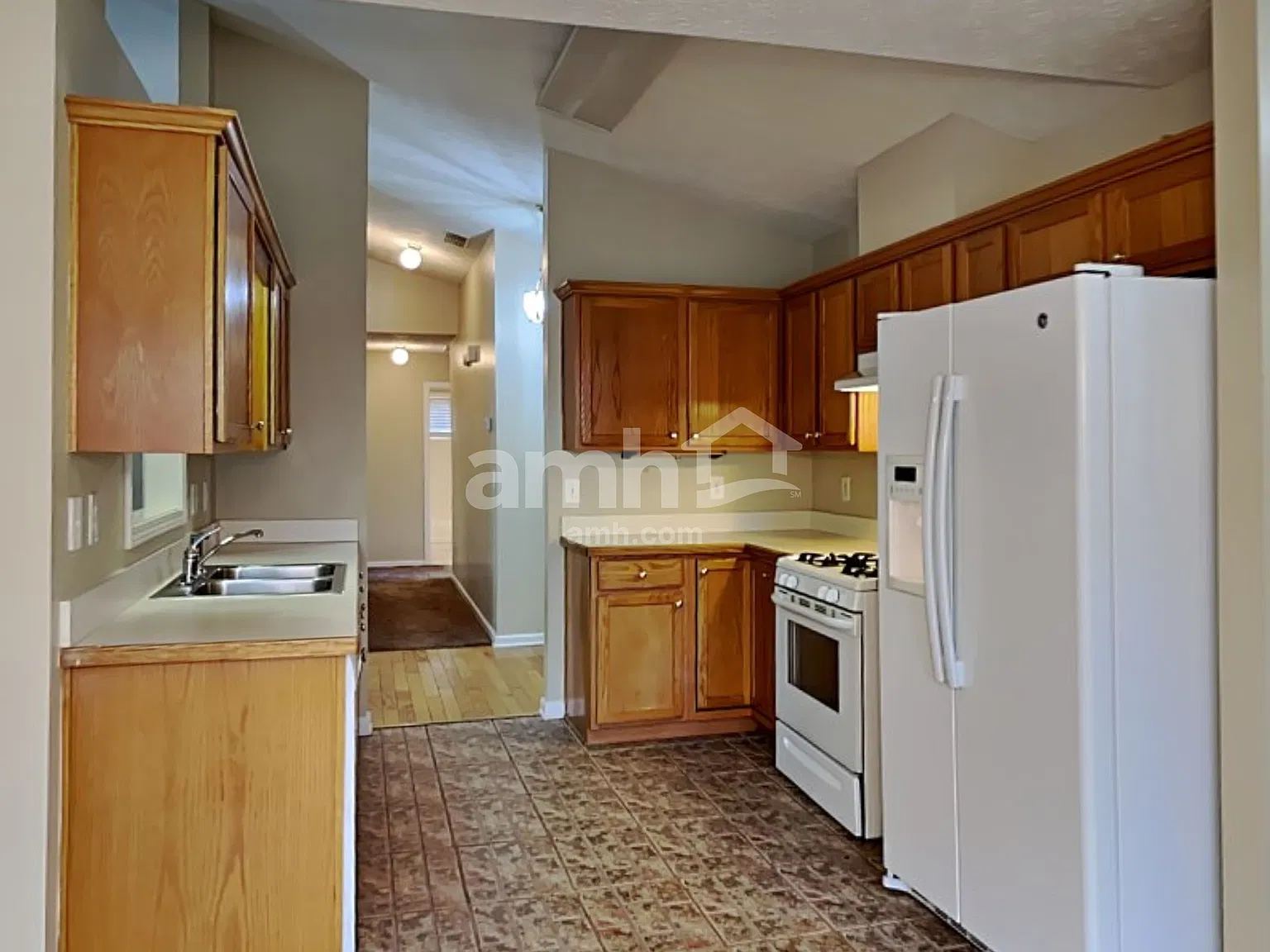3 bed, 2.0 bath, 1740 sqft, $2,095 — Photo 3