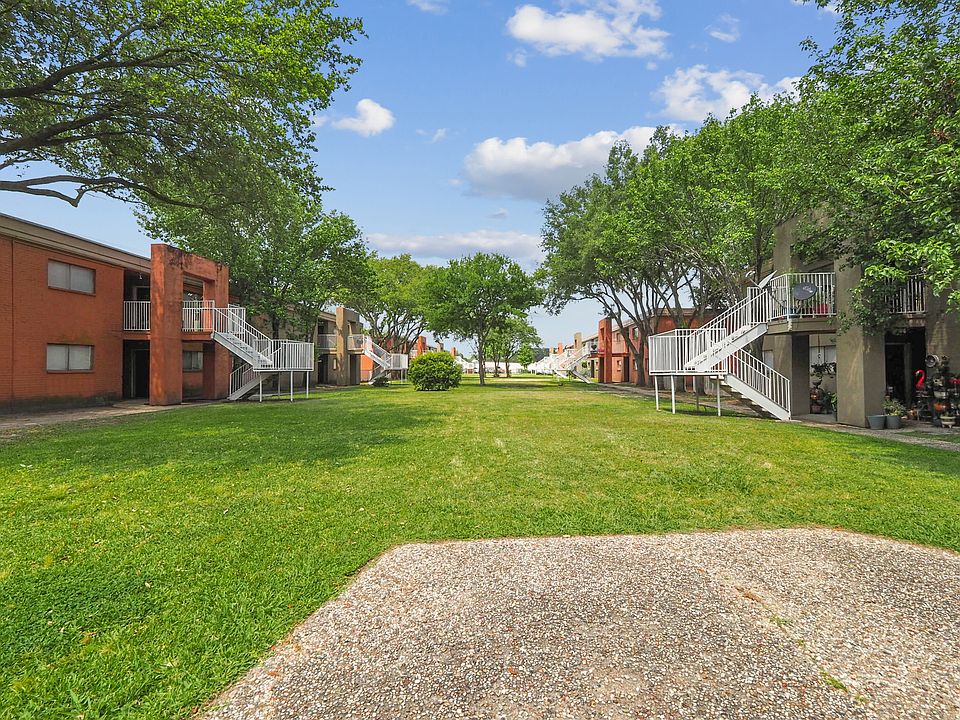 2nd image of 1111 E Sam Houston Pkwy S #04038a231