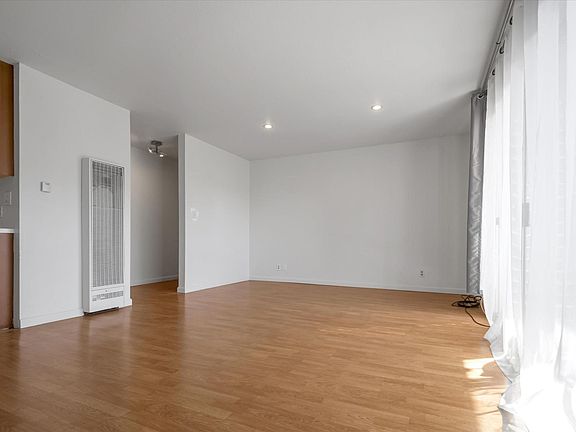 3rd image of 45 Galilee Ln APT 4