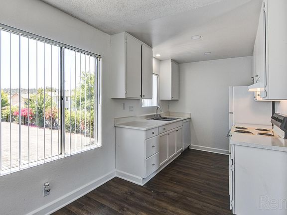 4th image of 150 S Mollison Ave APT 16
