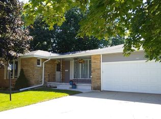 707 E 19th St, Sterling, IL 61081