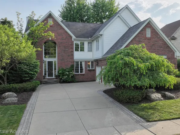 1364 Kentfield Dr, Rochester, MI 48307