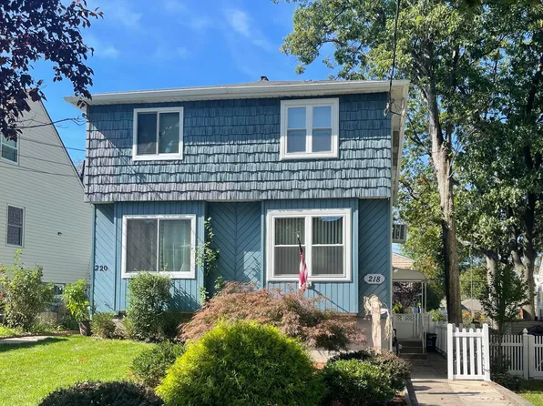 218 Gansevoort Blvd, Staten Island, NY 10314