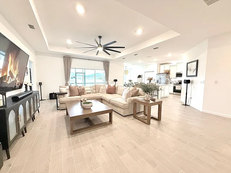 9797 Giada Dr — Photo 9