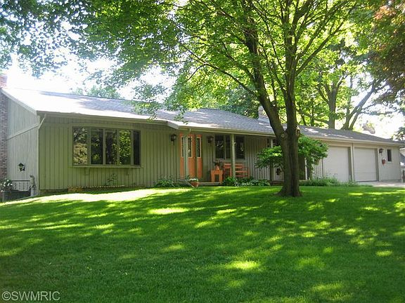 2nd image of 2676 Lake Shore Dr