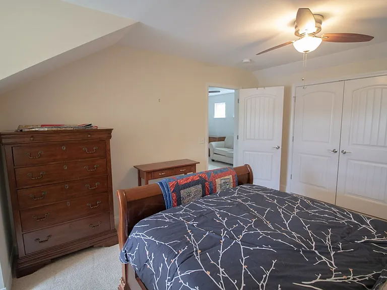 4 Gresham Ln — Photo 37