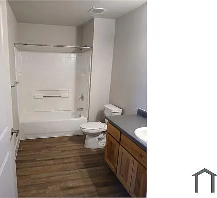 2801 N Grand St — Photo 4