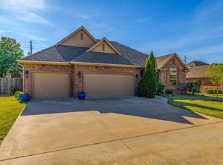 1215 Manor Dr, Bartlesville, OK 74006