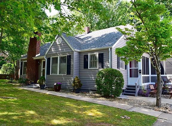 3rd image of 383 Balsam Dr