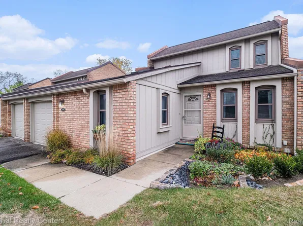 2993 Moon Lake Dr, West Bloomfield, MI 48323