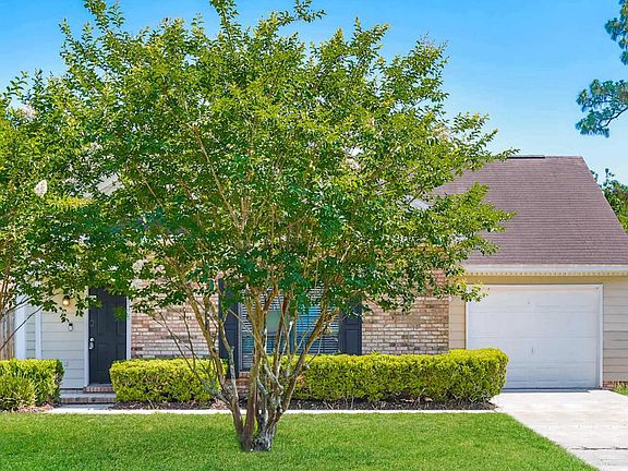 3rd image of 3610 Jamestown Ln #1