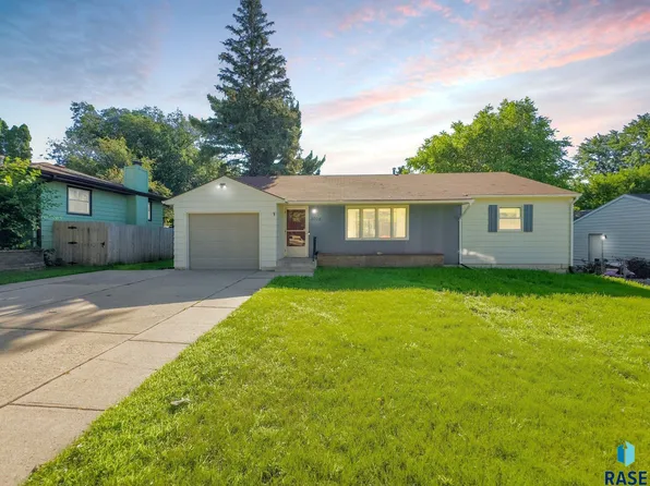 3008 S Patrick Pl, Sioux Falls, SD 57105