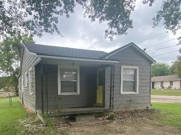 524 N College St, Lindale, TX 75771