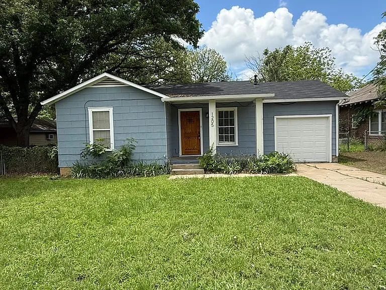 1205 NW 1st Ave — Photo 1