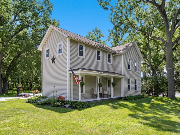 2802 N Ringwood Rd, McHenry, IL 60050