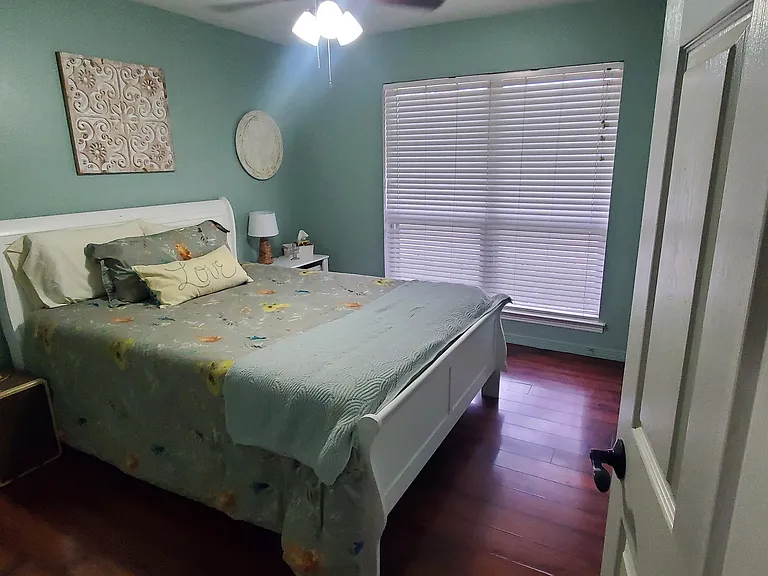 Guest Bedroom #1