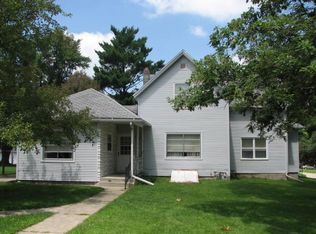 713 8th Ave NE, Independence, IA 50644