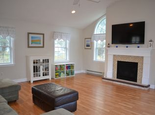 38 Topsfield Rd, Ipswich, MA 01938