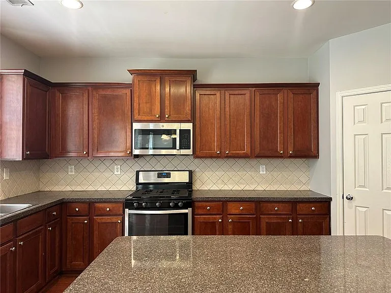 669 Maple Grove Way — Photo 8