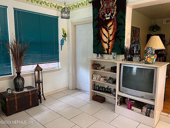 2nd image of 1336 BROOKMONT Avenue E