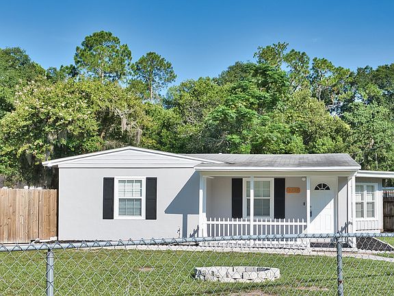 3rd image of 3956 Peach Dr