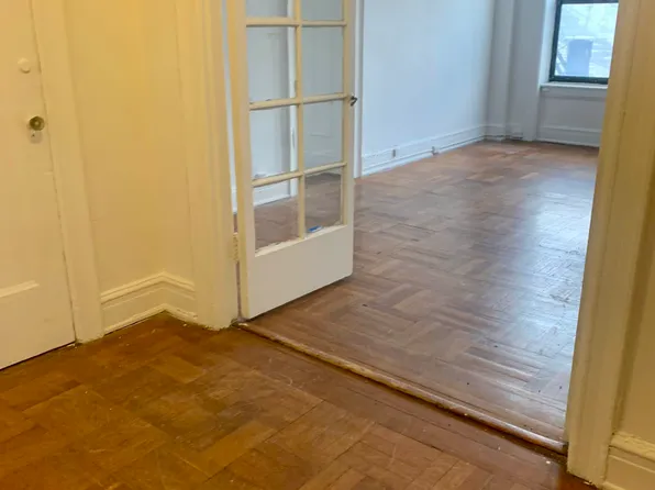 409 Edgecomb Avenue image 2 of 15