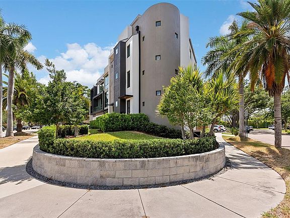 3rd image of 92 W DAVIS BOULEVARD