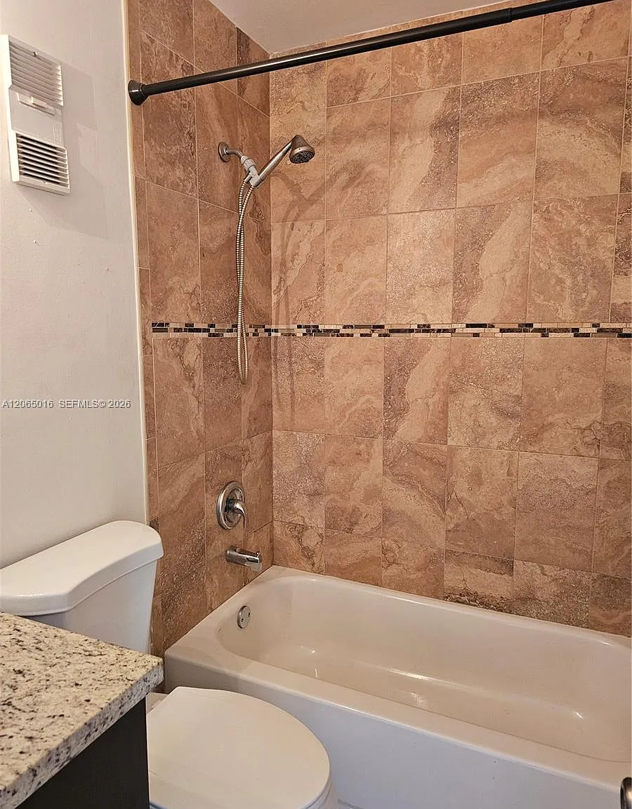 Lago Grande Three-A Condo — Photo 3
