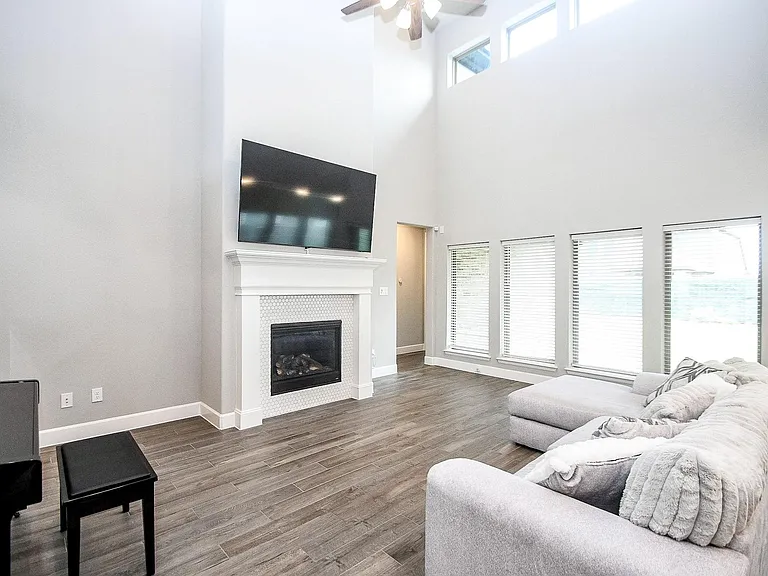 4207 Ana Ridge Ln — Photo 3