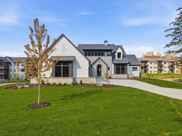 12825 Stephen PLACE, Elm Grove, WI 53122